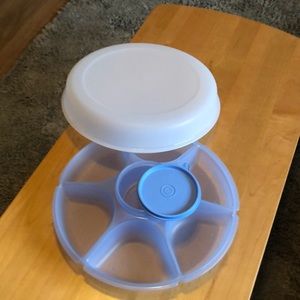Tupperware veggie/fruit/dip tray